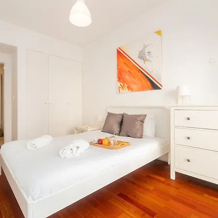 Family Relax For 6 With A Cosy Balcony Apartment Lisbon